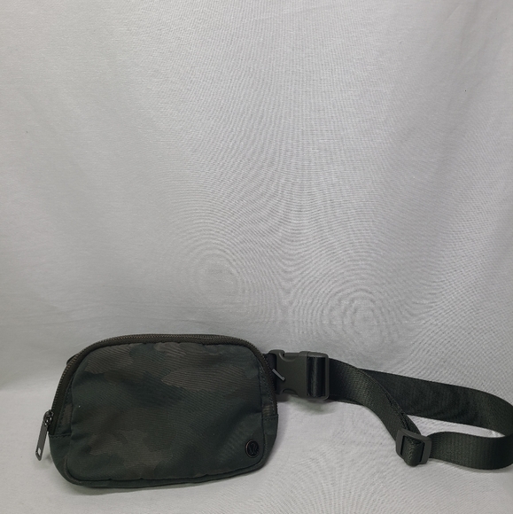 Lululemon Everywhere Belt Bag Heritage Camo Jacquard Dark Olive Sargent Green OG - Picture 1 of 16